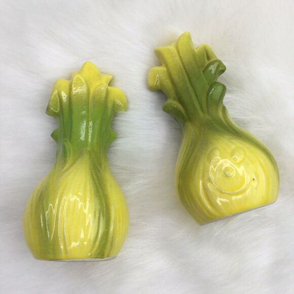 Vintage 50s 60s Yellow Onion Smiley Ceramic Salt Pepper Seasoning Shakers Japan - Picture 1 of 9